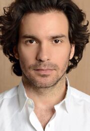 Santiago Cabrera